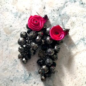 Betsey Johnson rose dangle earrings 🌹